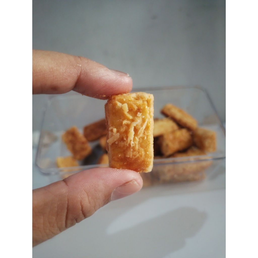 Kue kastengel Gluten free kaastengel (Cookies 3 keju : keju edam, parmesan, cheddar)