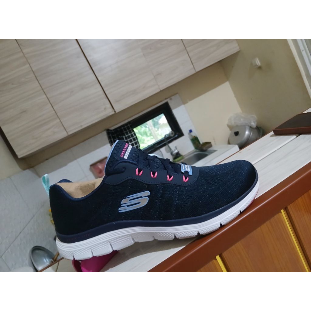 sepatu sport skechers navy ukuran 40