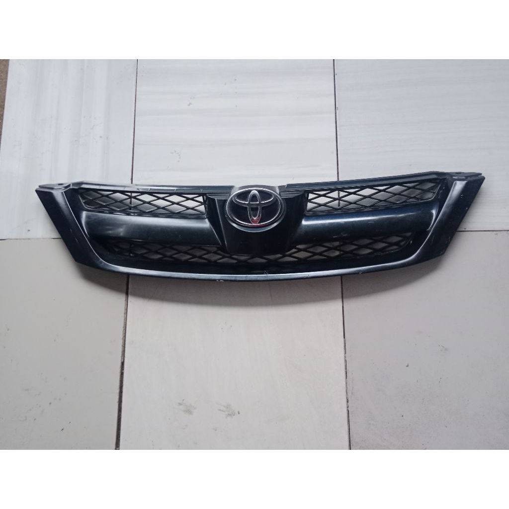 GRille Grill Toyota Innova 2005-2007. OriginaL. Seken
