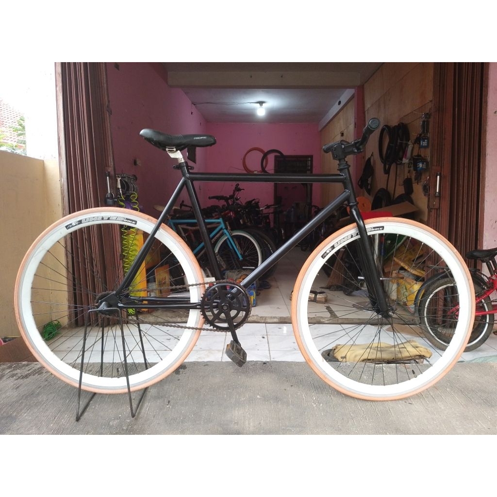 Sepeda Fixie United UK 700c Rem Torpedo Siap Pakai
