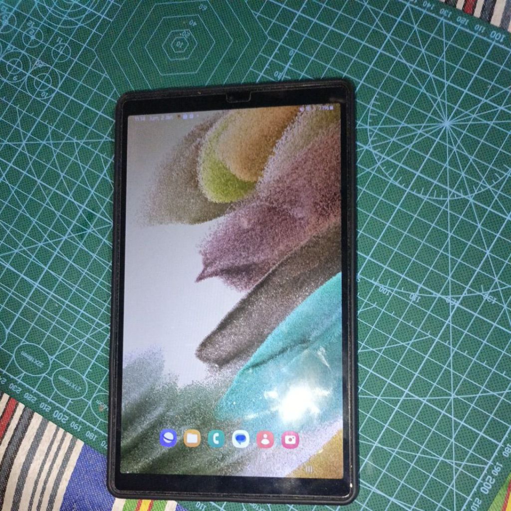 samsung tab a7 lite LTE bisa SIM card  seken masih sangat mulus fullset