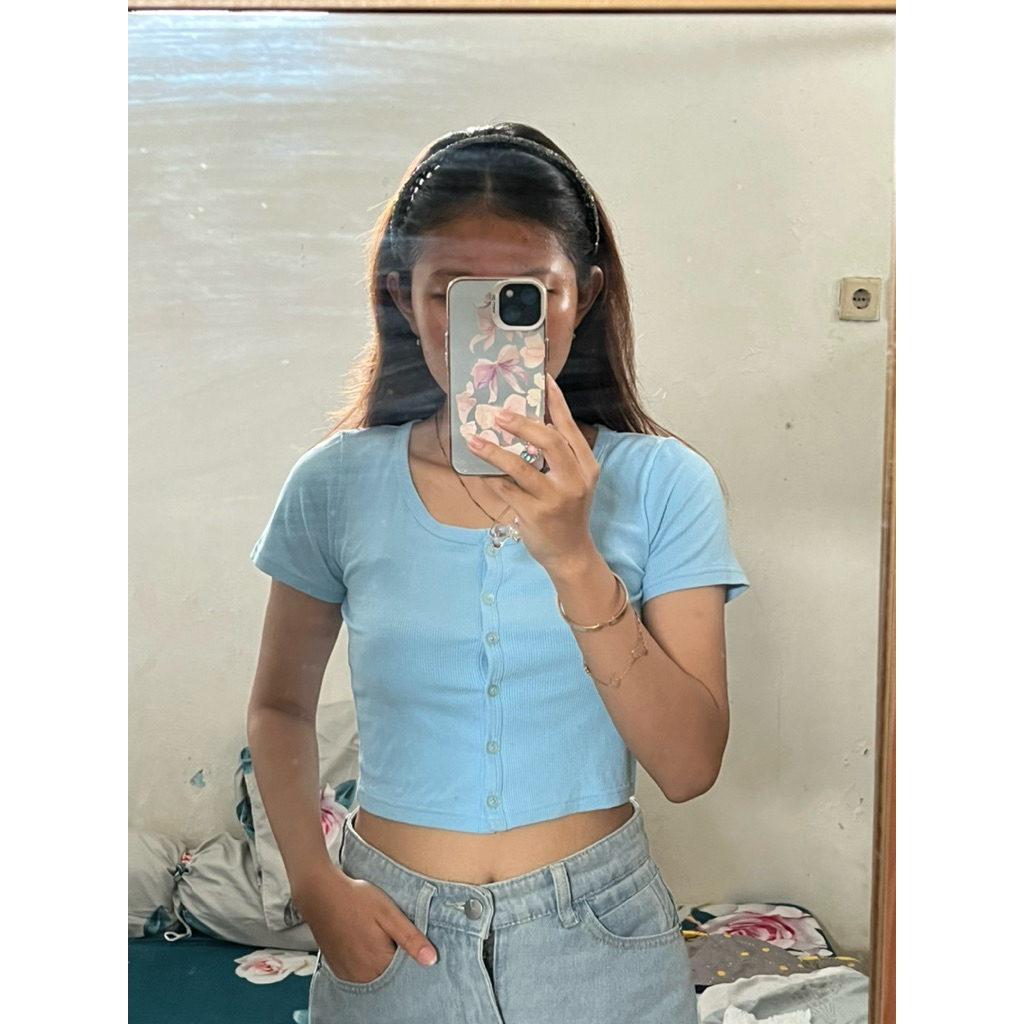 PRELOVED Crop Top Knit Kancing Depan Lengan Pendek