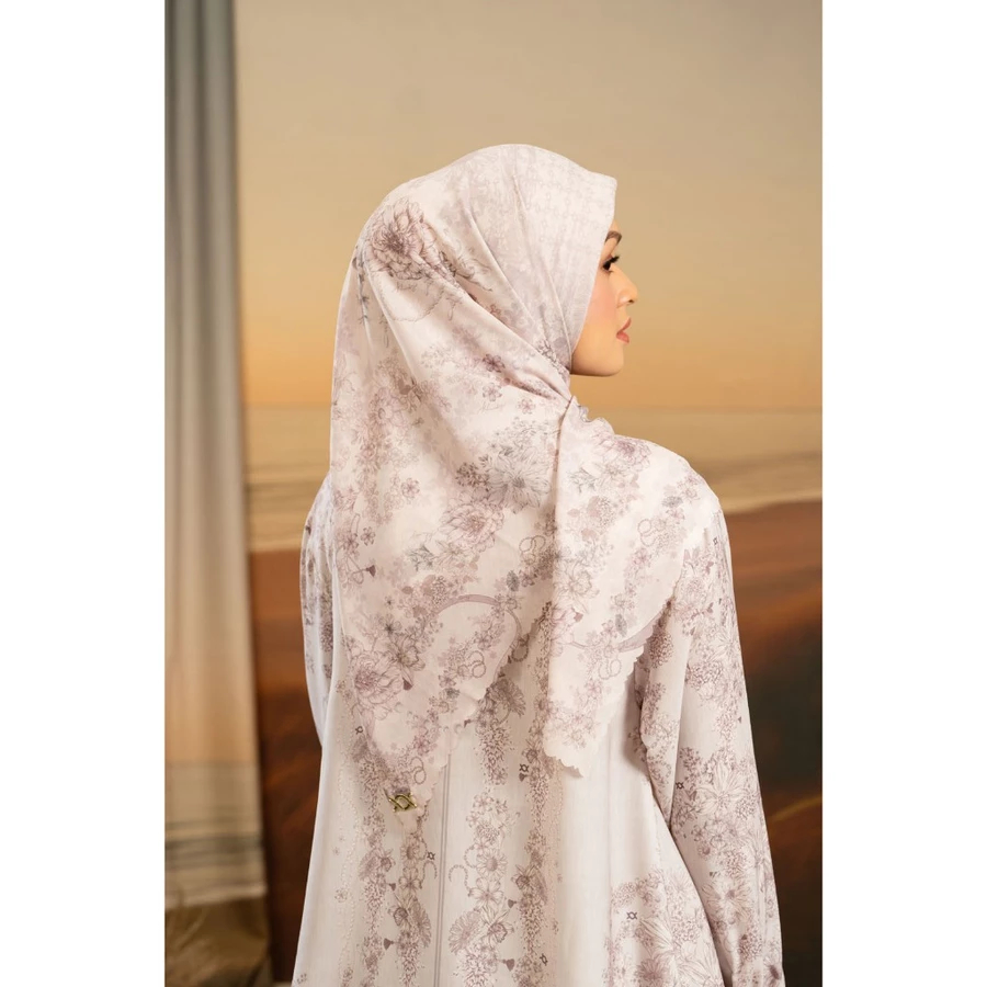 Serafia Scarf Wearing Klamby Sale