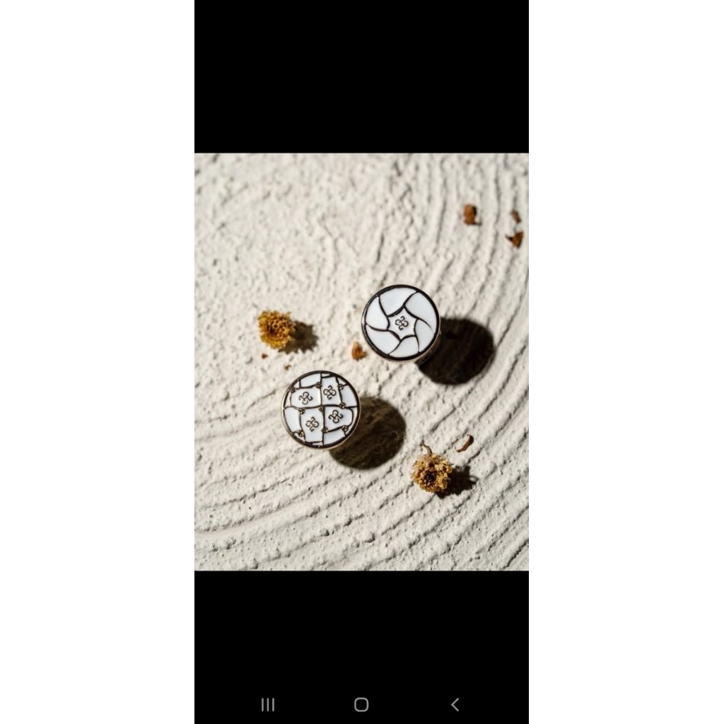 petite Heaven Lights monokrom brooch bros dagu ukuran mini