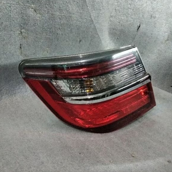 stoplamp Toyota camry hybrid 2015-2018