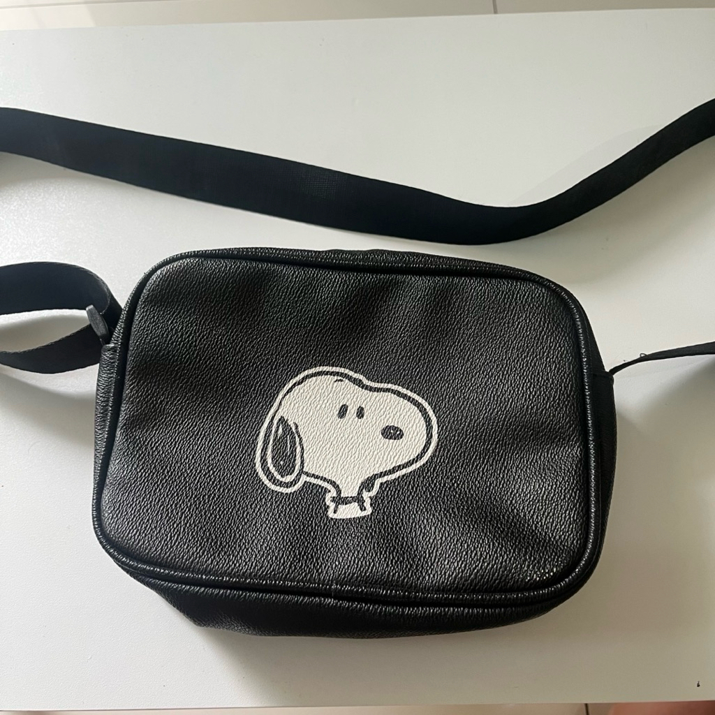 Preloved Tas Selempang - Sling Bag Peanust Snoopy - Hitam - Black - MINISO