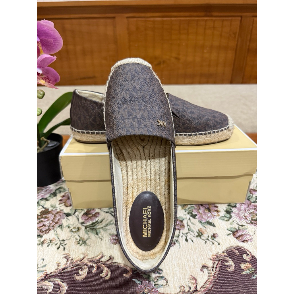 Sepatu Michael Kors preloved - Slip On