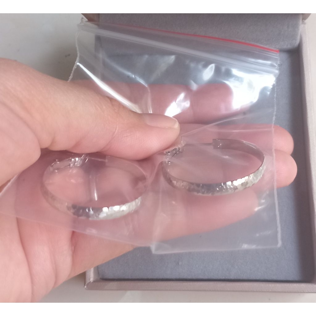 Anting Jepit Ukir Bulat Besar Silver Import Cina Tembaga