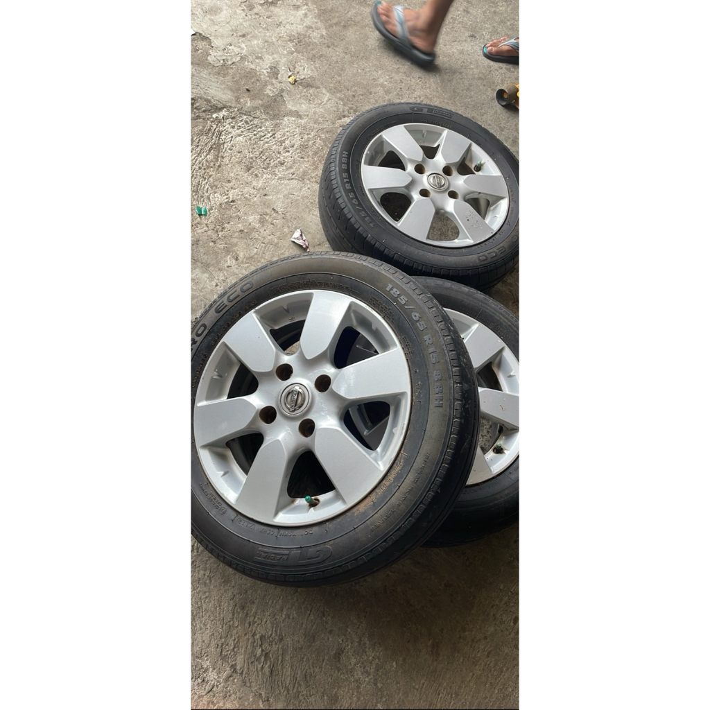 velg bawaan grand livina