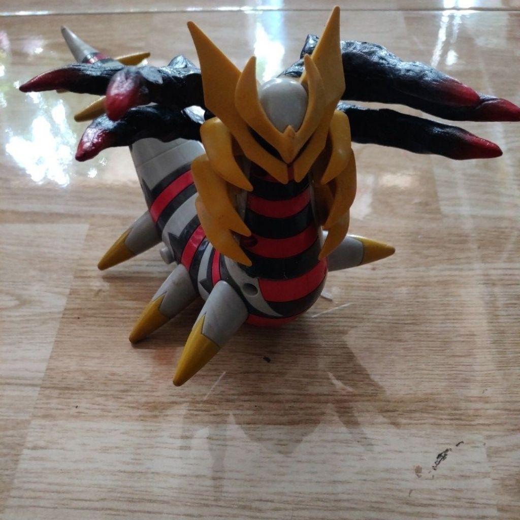 Pokemon Giratina Hyper size figure nintendo tomy Figure