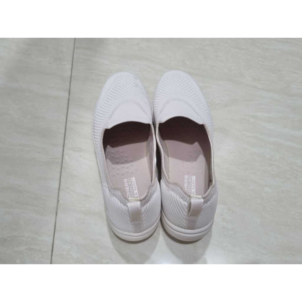 SECOND SEPATU SKECHERS PUTIH