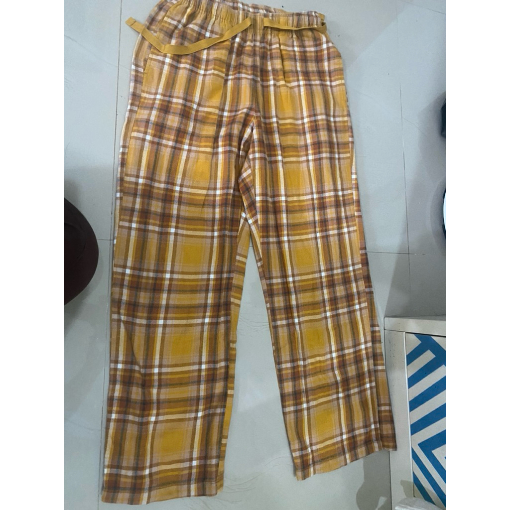 celana tartan uniqlo kotak kotak kuning kulot uni jogger celana santai pria wanita preloved