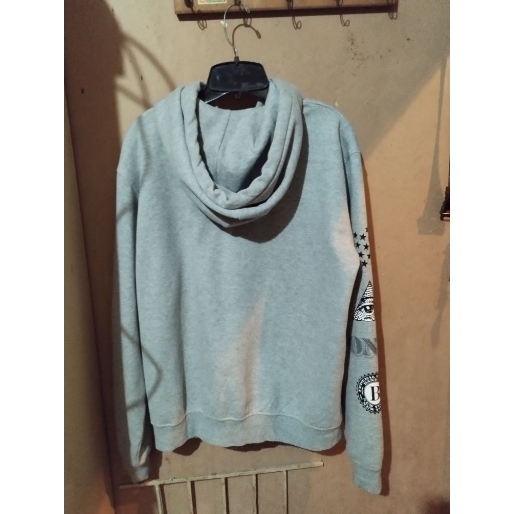 NEW ERA Hodie 1 dolar