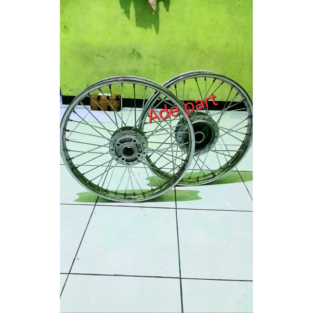 velg ruji depan belakang Honda. Supra x 125. Karisma. Supra fit new. Revo lama. Second Original