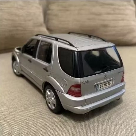 Mercedes ML55 AMG diecast Maisto 1/18 (Booked)