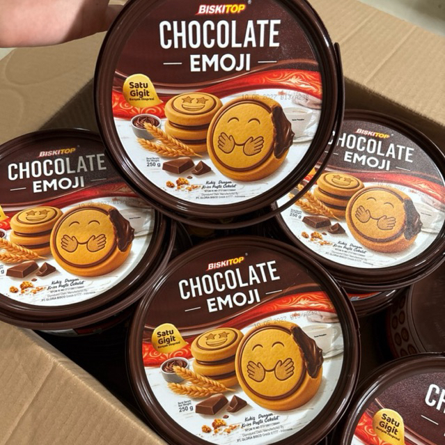 BISKITOP COKLAT EMOJI JAJAN LEBARAN