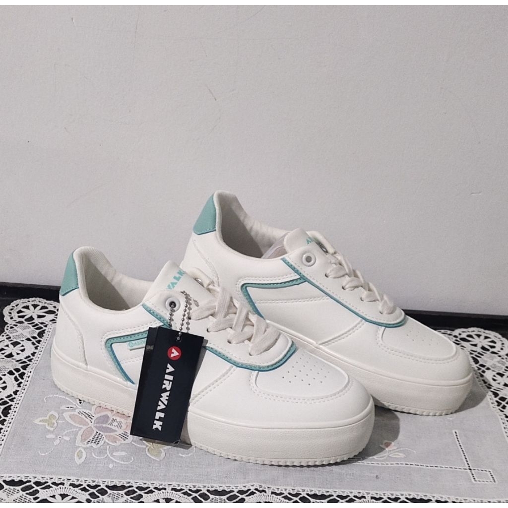 Sneakers Wanita Original Airwalk