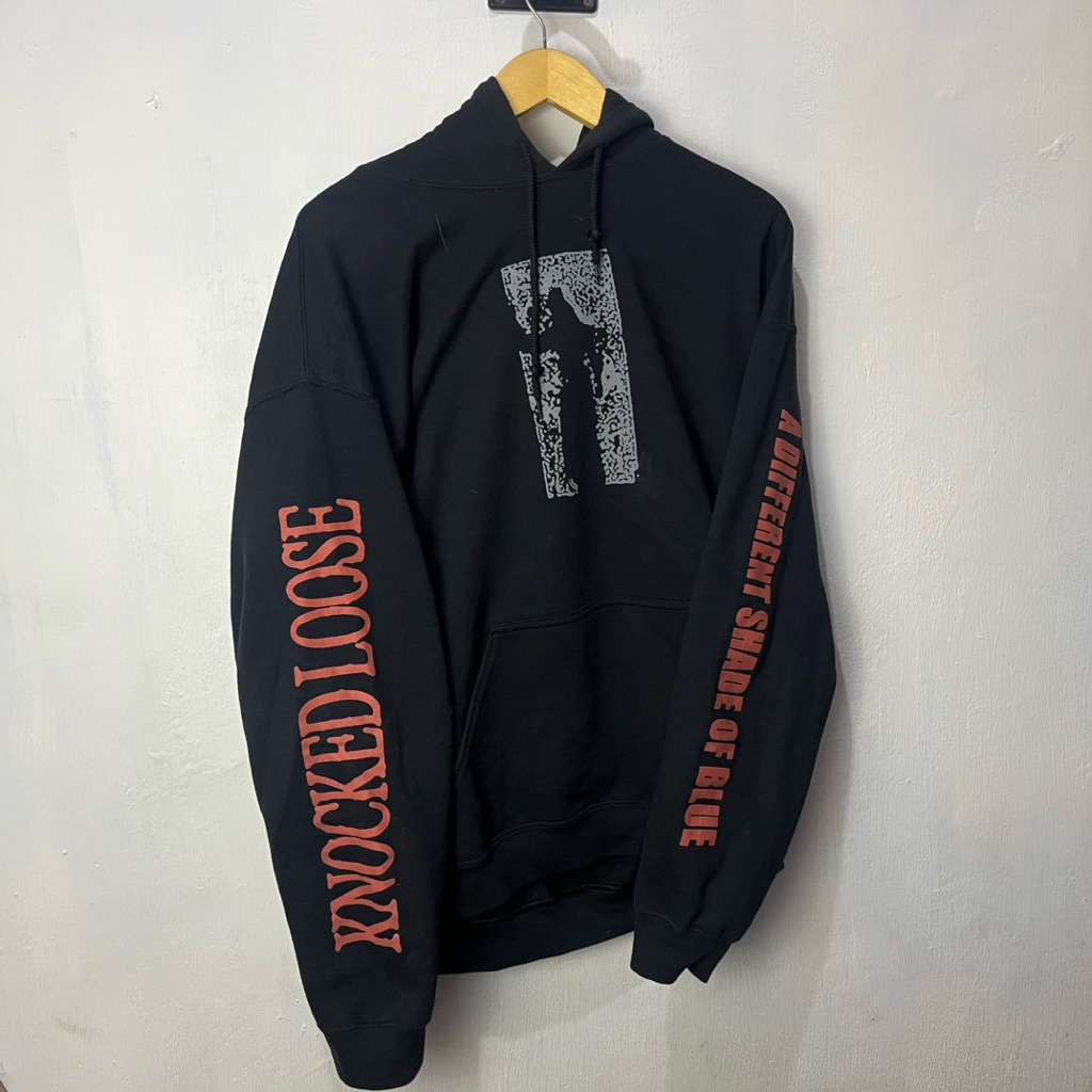 Hoodie knocked loose - A Different shade of blue