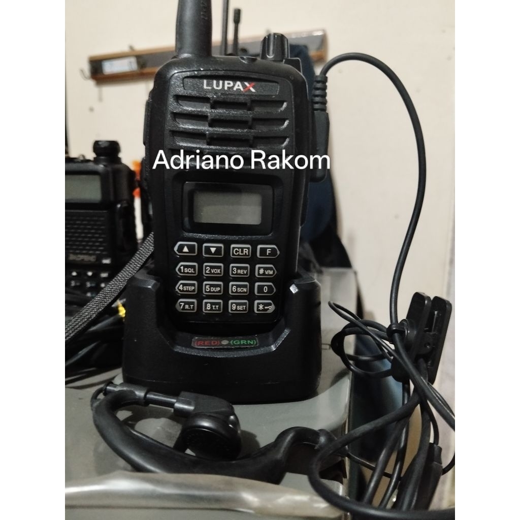 HT Lupax T550 Frek VHF lengkap charger dan handsfree