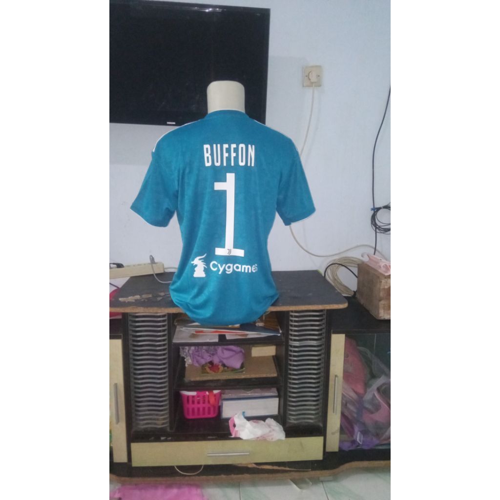 baju bola kiper Juve home 2017/2018 size XL Gianluigi Buffon 1