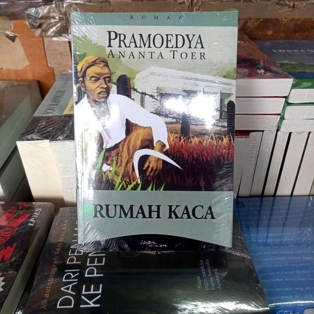 BUKU RUMAH KACA KARYA PRAMOEDYA ANANTA TOER