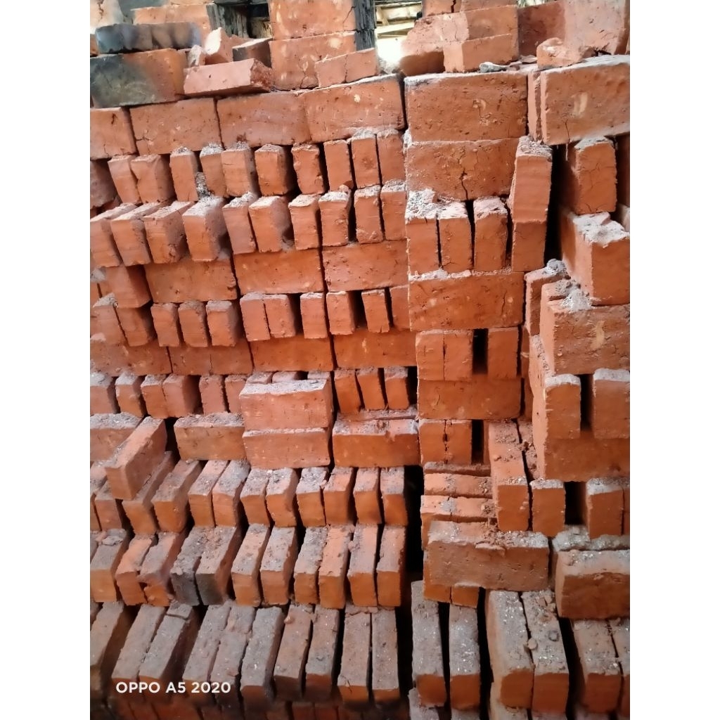 Bata merah pres jumbo 20x10x5 cm