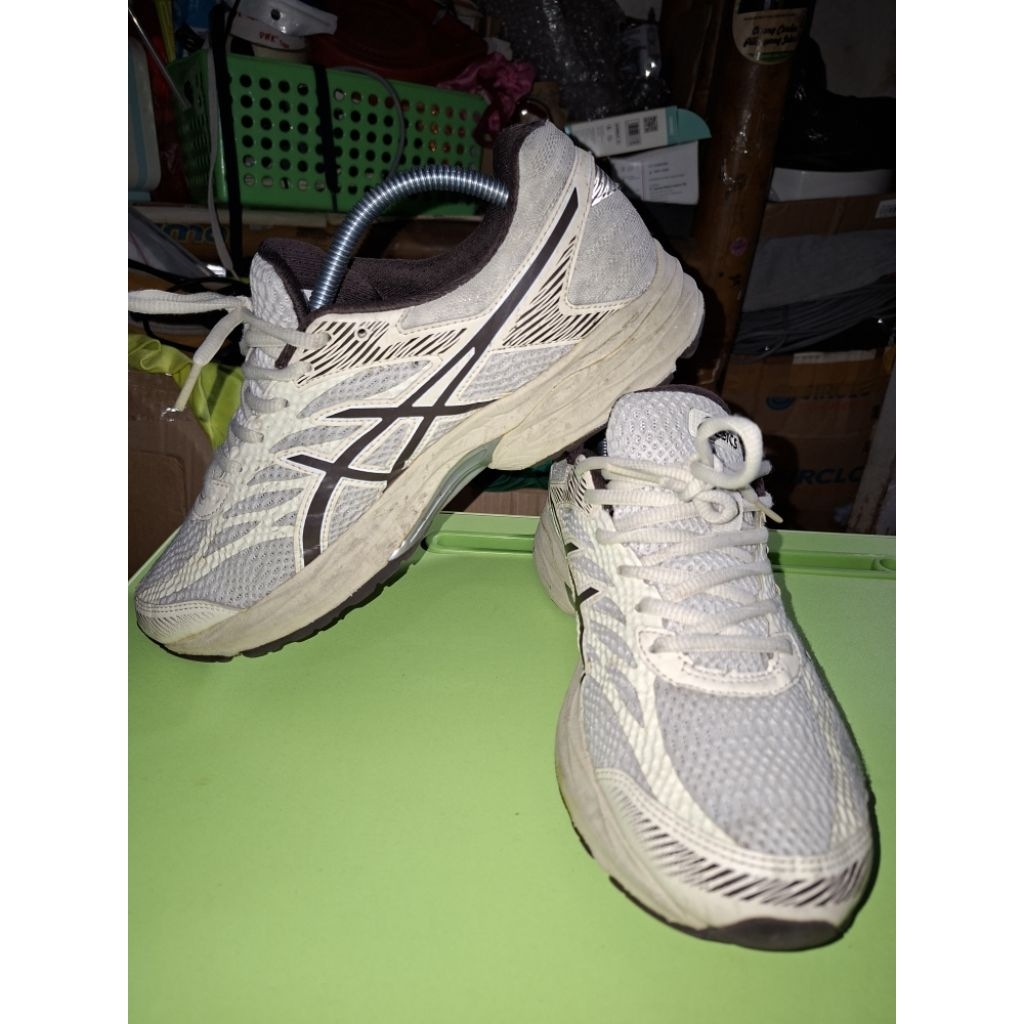 Sepatu Asics Gel Flux 4 white cream