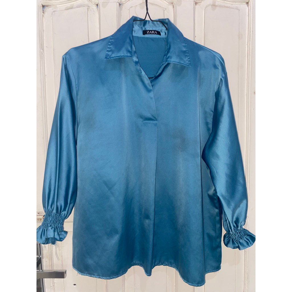 Preloved blouse satin