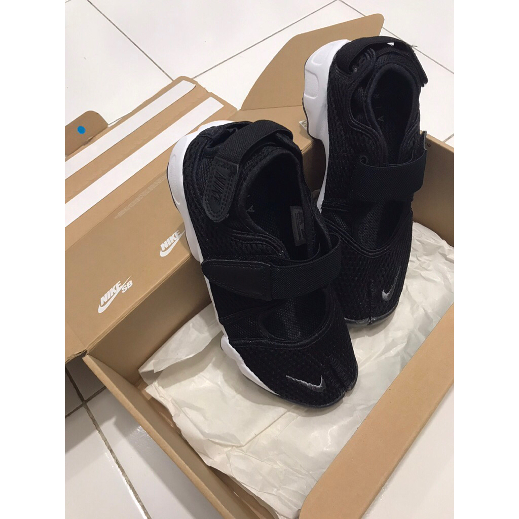 SEPATU NIKE AIR RIFT PRELOVED
