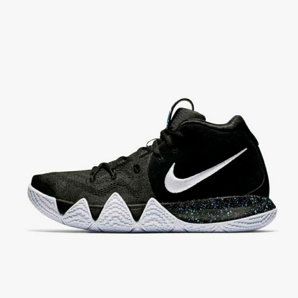 Sepatu Basket Kyrie 4 Black/White .Olahraga