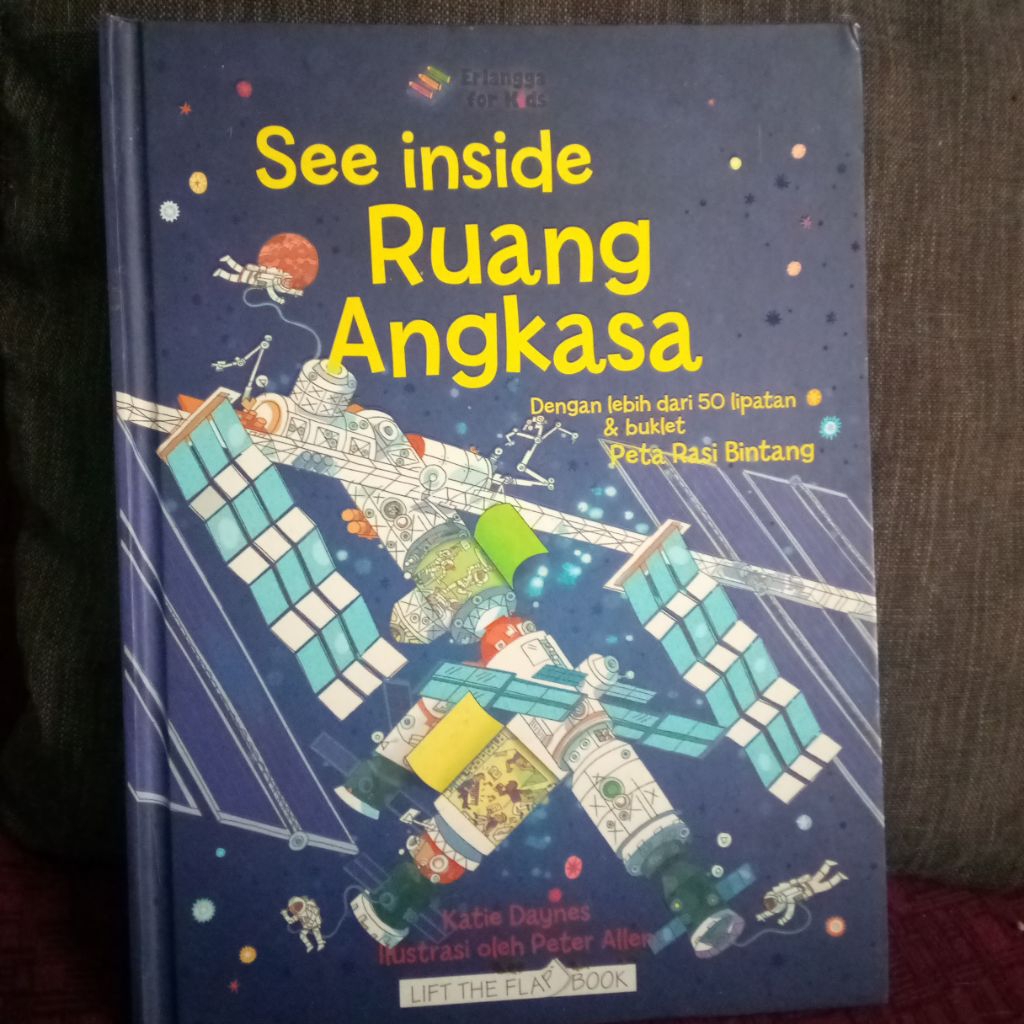 see inside ruang angkasa Erlangga buku anak