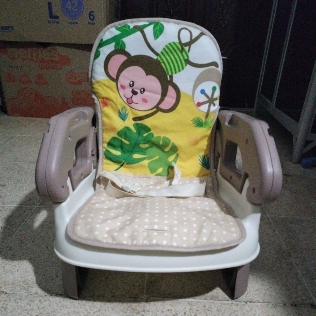 PRELOVED BABY CHAIR