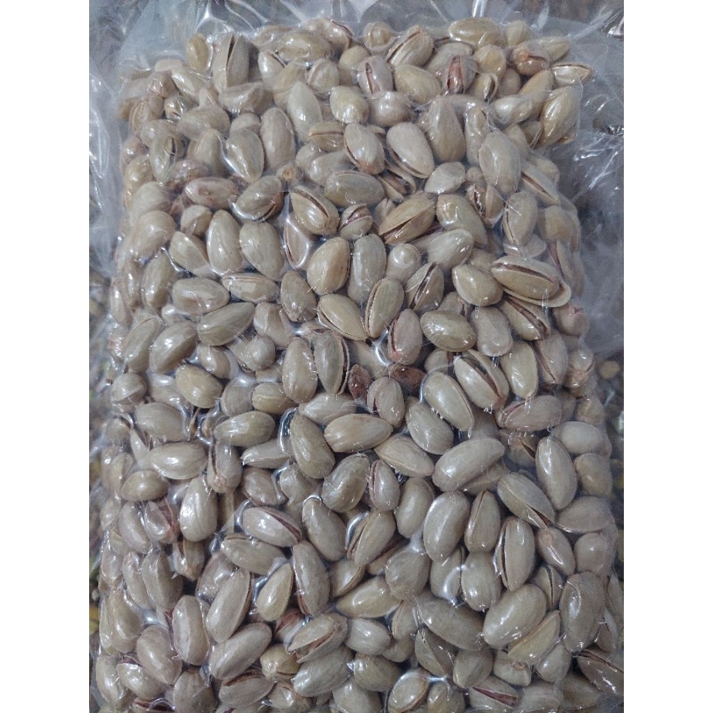 kacang pistachio panggang,roasted salted pistachio