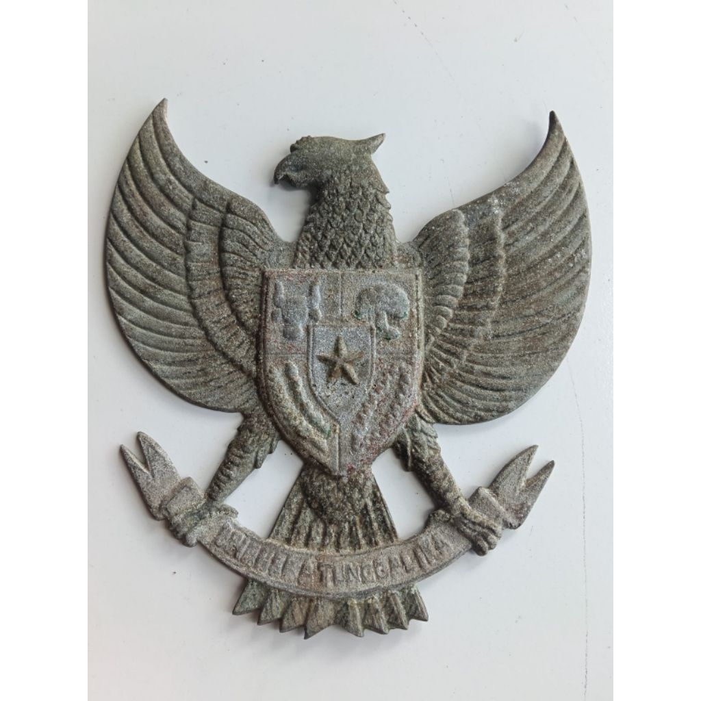 lambang burung Garuda jadul antik lawas bahan diral logam