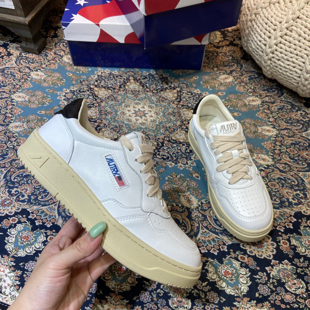 (PRELOVED) Sepatu Autry