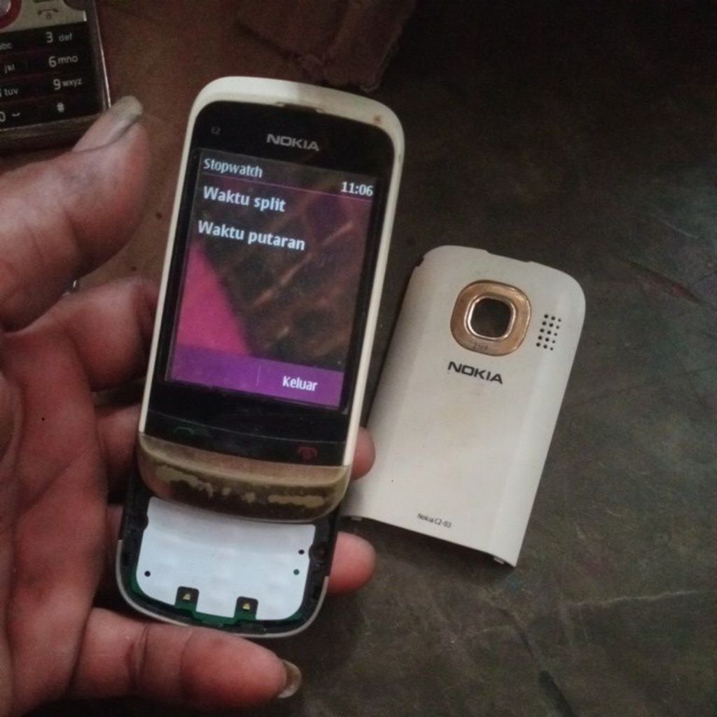 hp jadul nokia c2slide,minus tombol volume hilang tp fungsi pakai kuku,sinyal tdk bisa lainnya ok