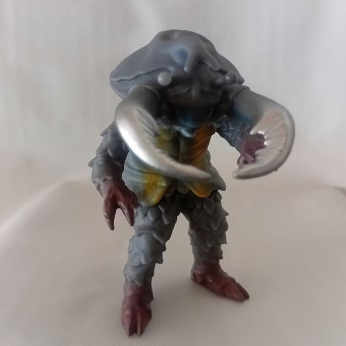 Mainan Action Figure Monster Ultraman