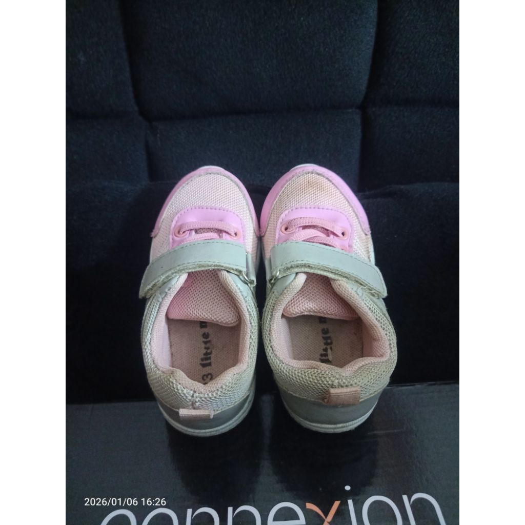 Sepatu little M