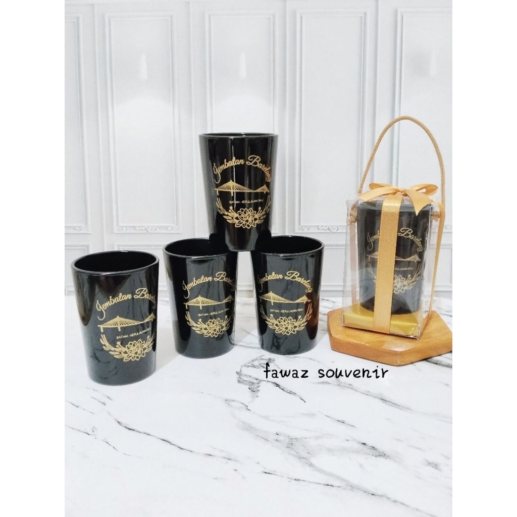 Souvenir pernikahan gelas sablon, gelas kaca hitam plua cetak sablon custom