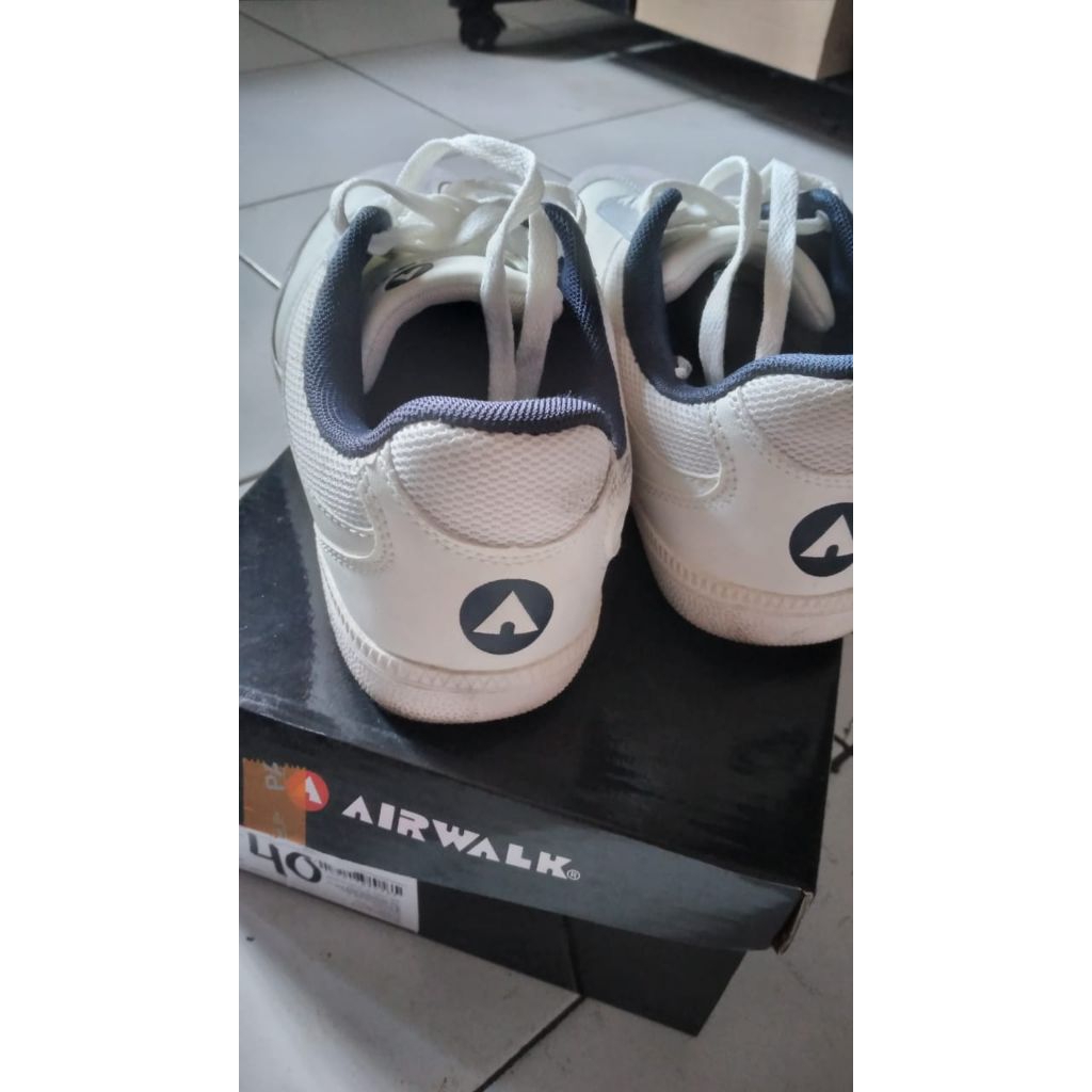 Sepatu Sneakers Wanita Putih Airwalk ukuran 40