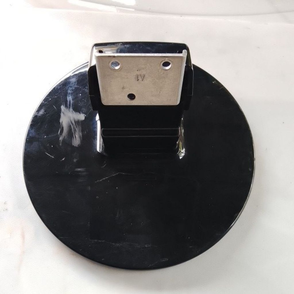 Kaki Monitor AOC E1620SWT