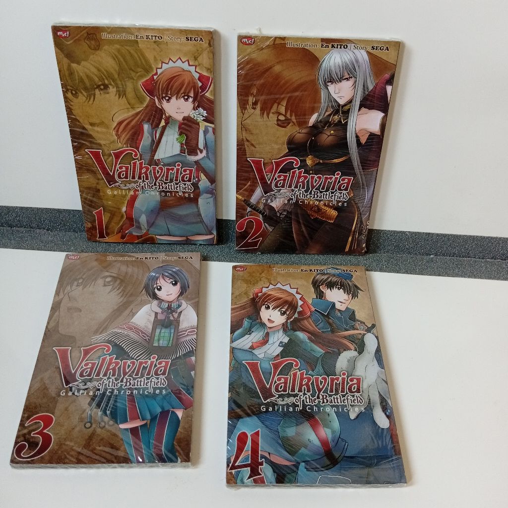 Satu paket komik Valkyria of the Battlefield 1- 4