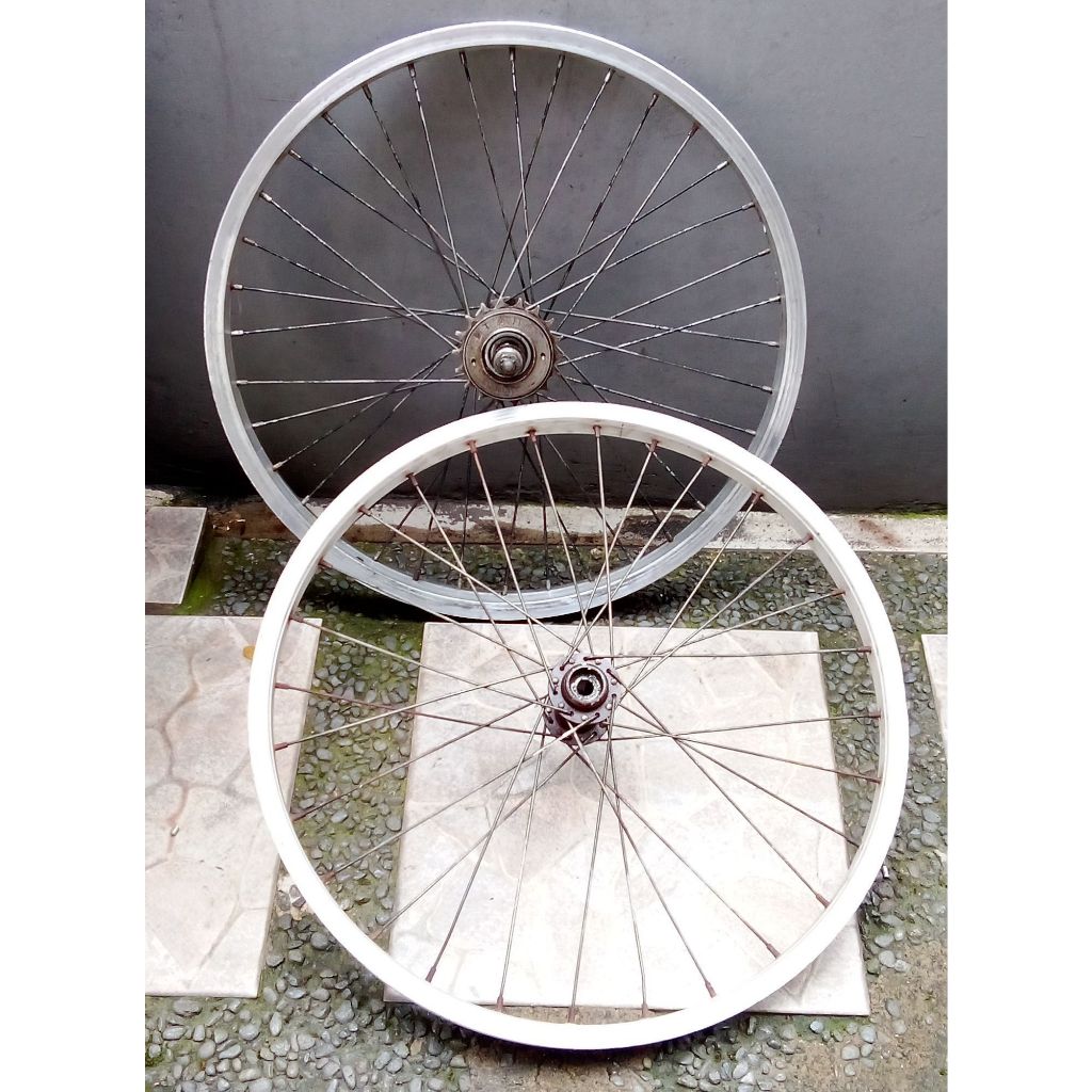 PRELOVED - Rims Sepeda Bmx 20 minus ada penyok sedikit