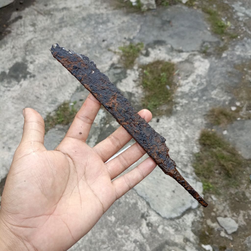 cundrik sepuh temuan desa