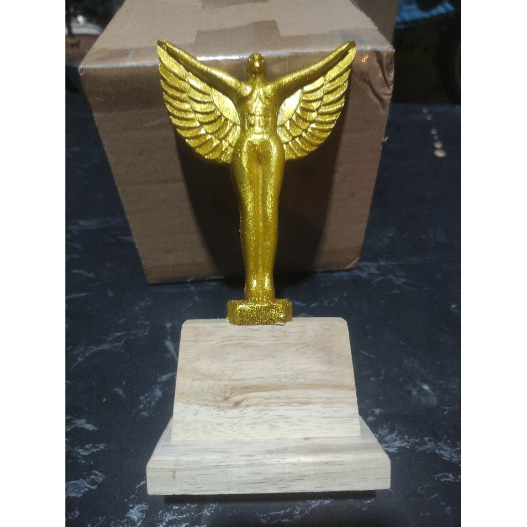 piala/tropy burung berkicau