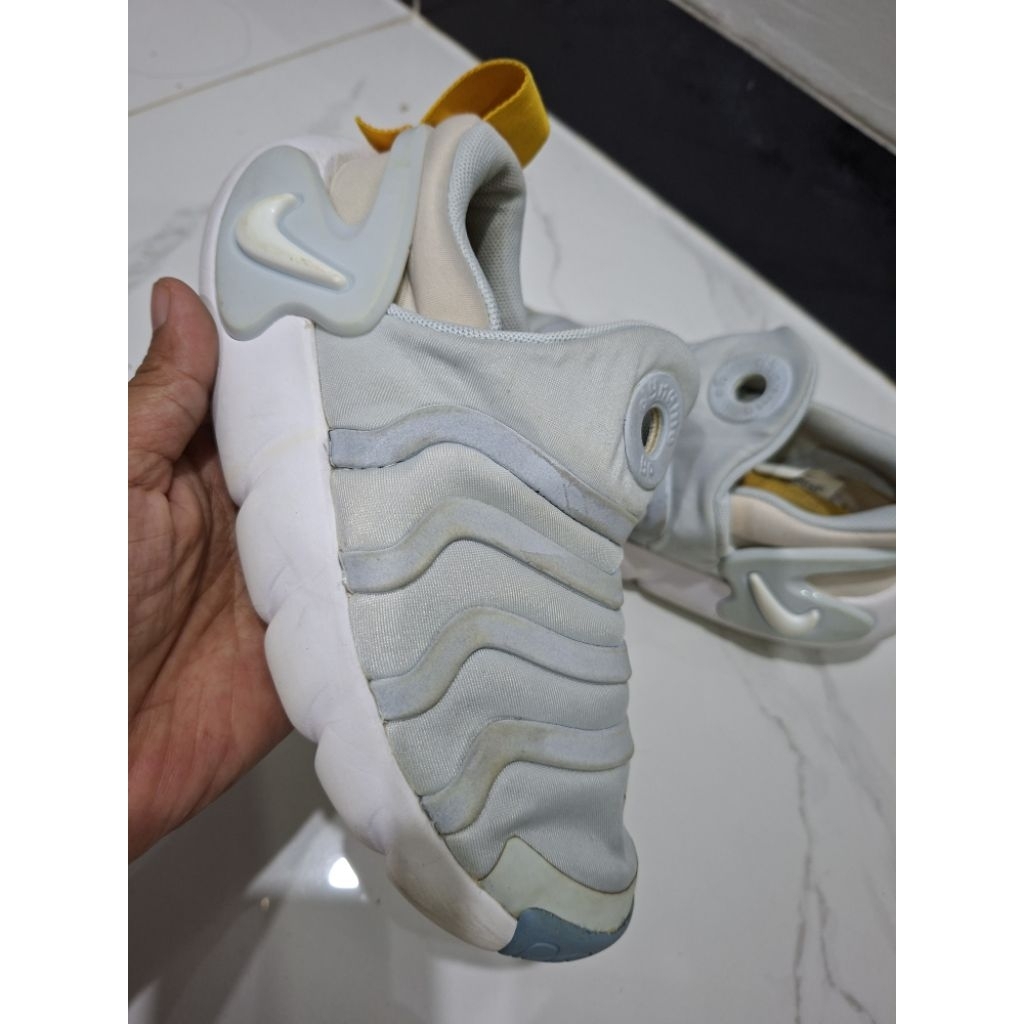 Sepatu Preloved Nike Dynamo Go Size 32