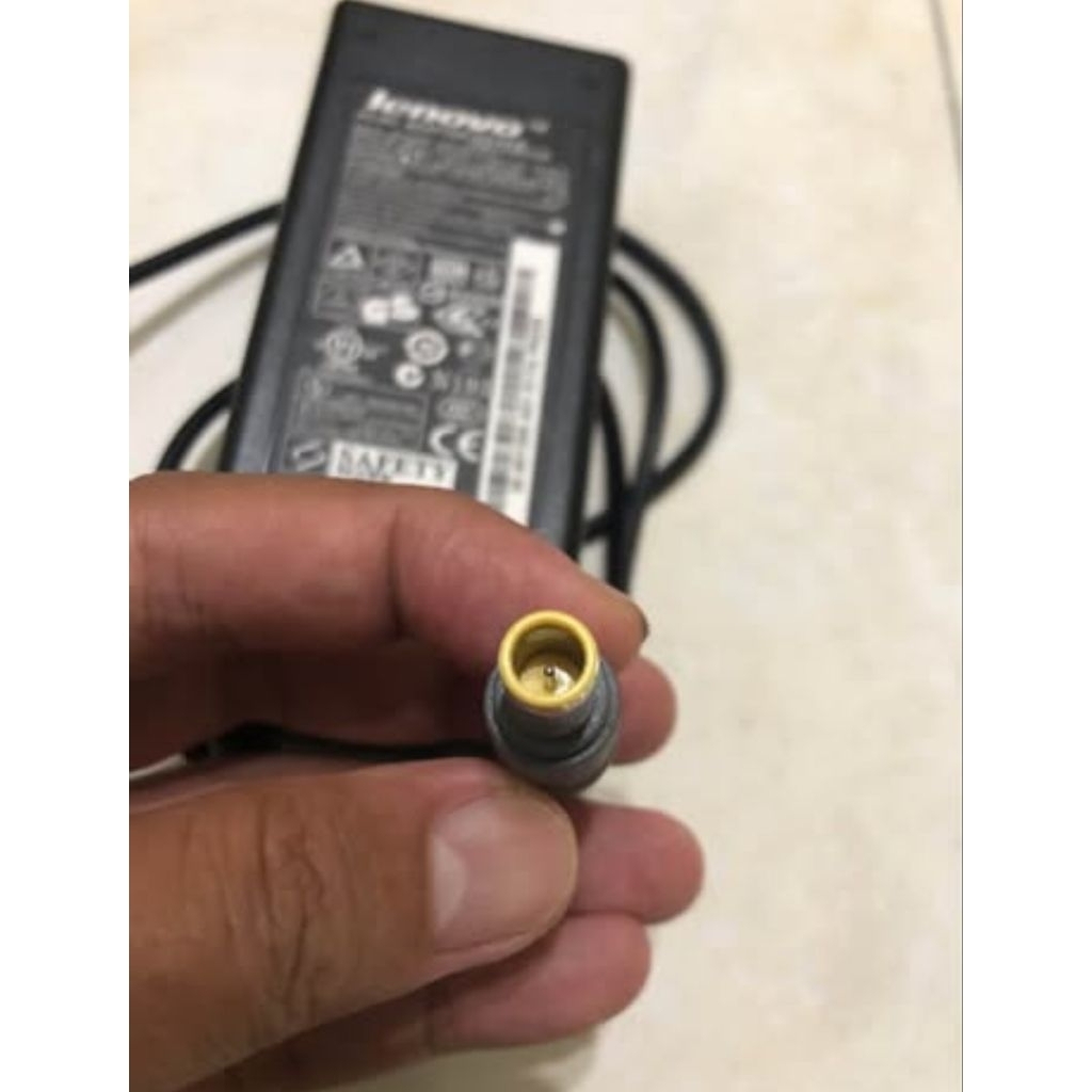 adaptor laptop lenovo kondisi normal