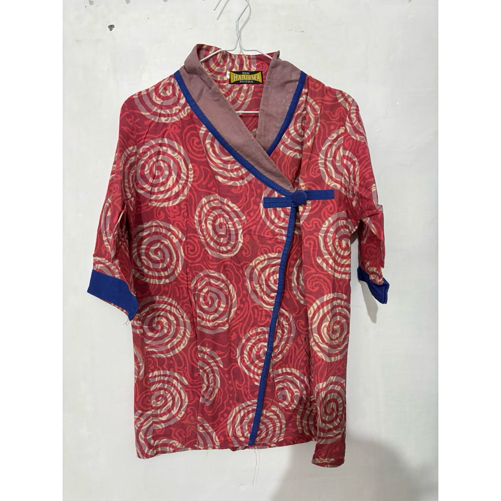 preloved  blazer motif batik wanita