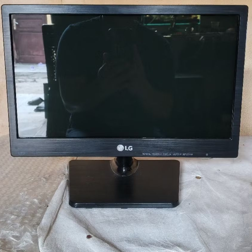 MONITOR LED LG PC KOMPUTER 16 INCH