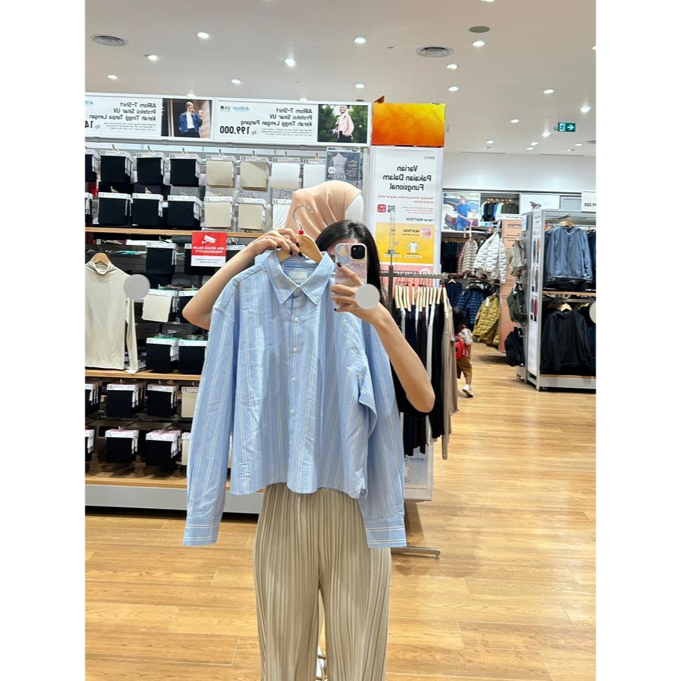 Kemeja Boxy Uniqlo x JWAnderson